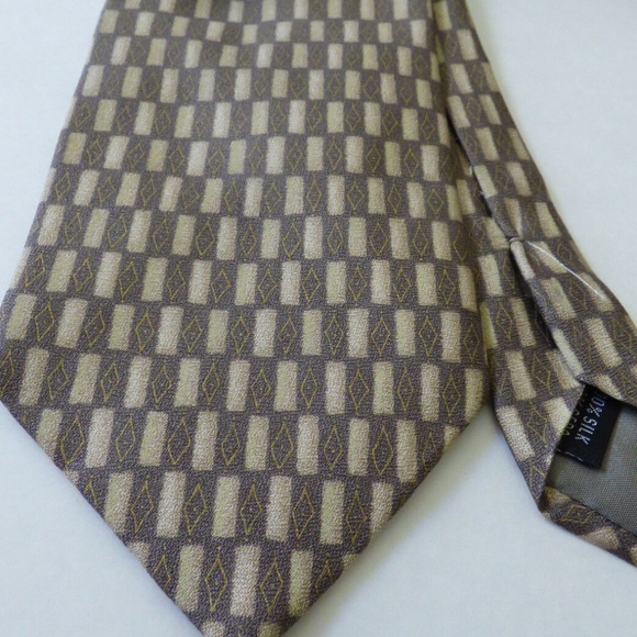 J. Ferrar 100% silk Necktie Tie Geometric pattern gray beige 60"L - Picture 8 of 8